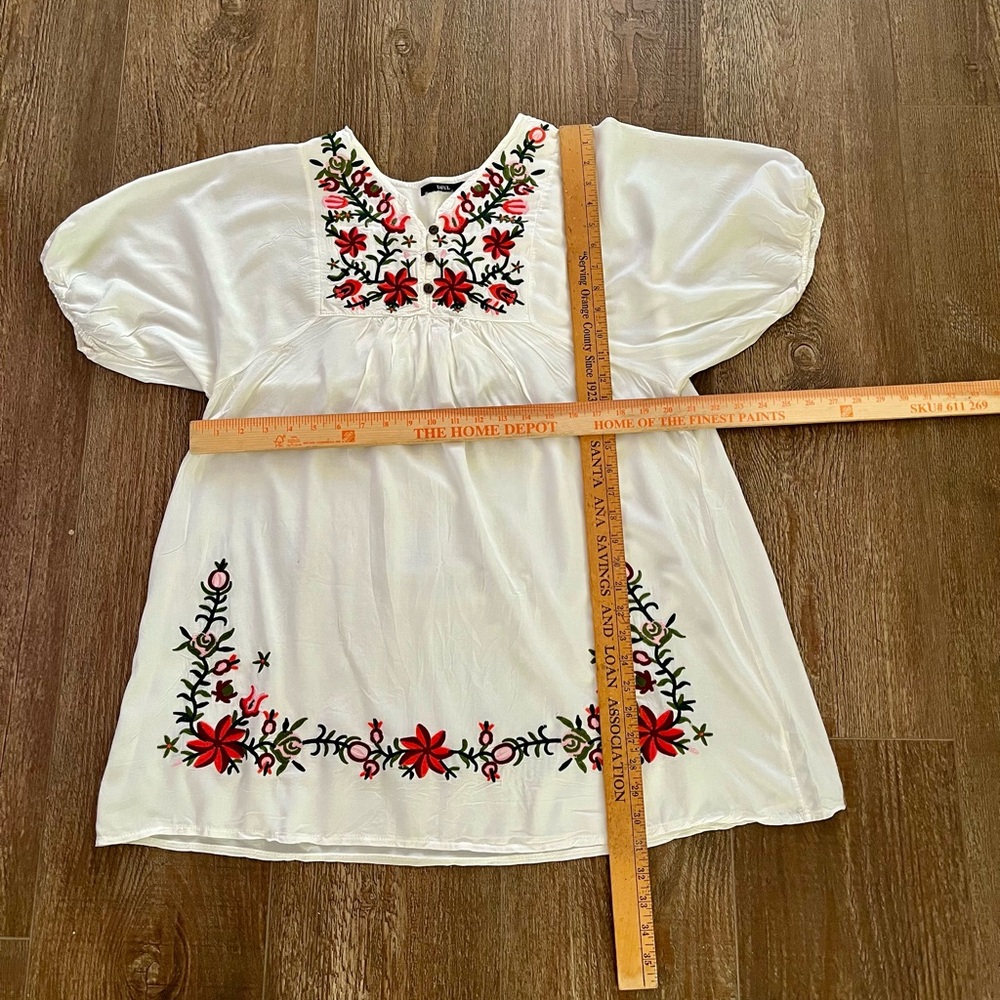 Zaful White Top with Black Logo Neck Label - Picture 8 of 10